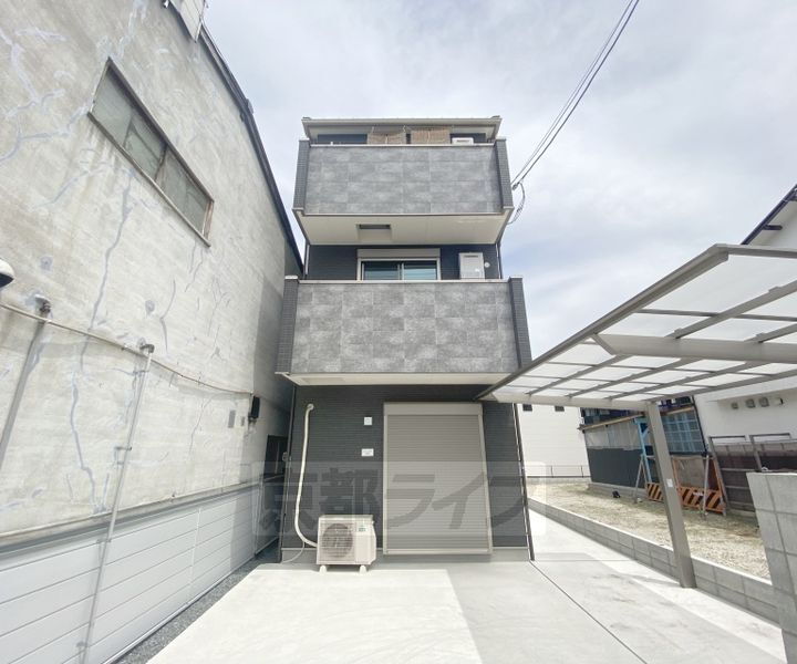 京都府向日市鶏冠井町楓畑 3階建 築1年4ヶ月