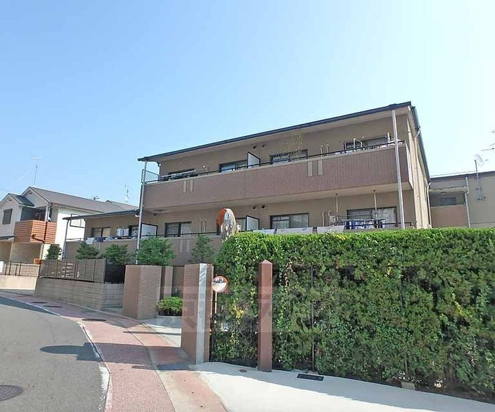 京都府京都市西京区川島権田町 3階建