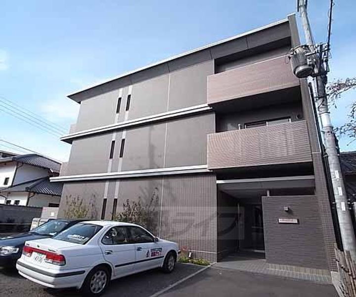 京都府京都市西京区桂春日町 3階建 築17年4ヶ月