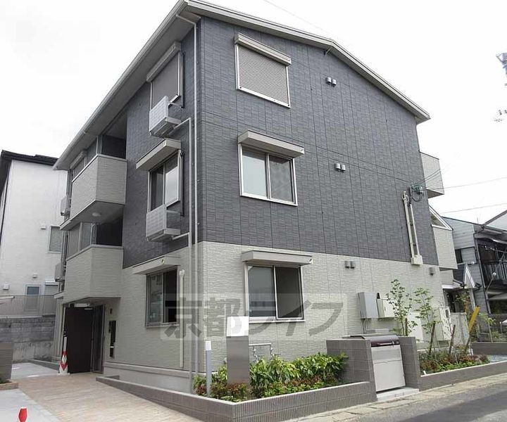 京都府京都市伏見区醍醐南西裏町 3階建