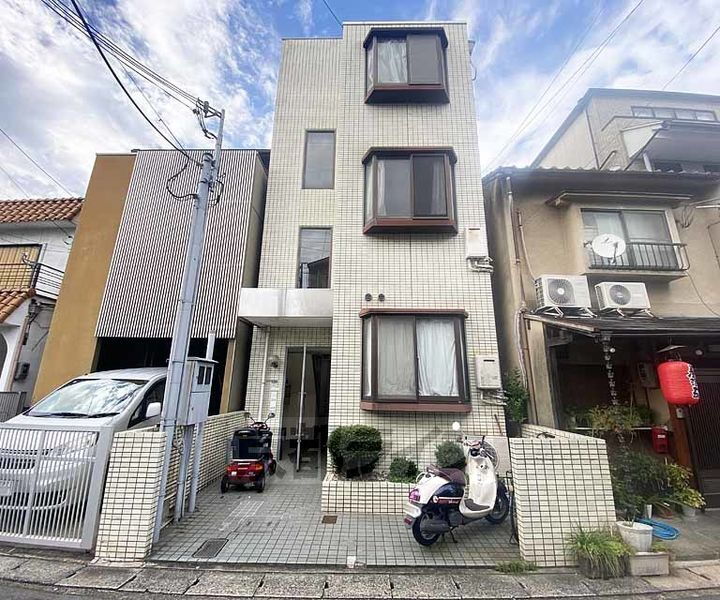 京都府長岡京市開田１丁目 築34年8ヶ月 3階建