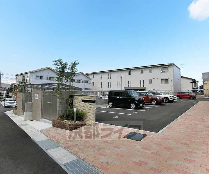 京都府向日市寺戸町西野 築4年9ヶ月 3階建