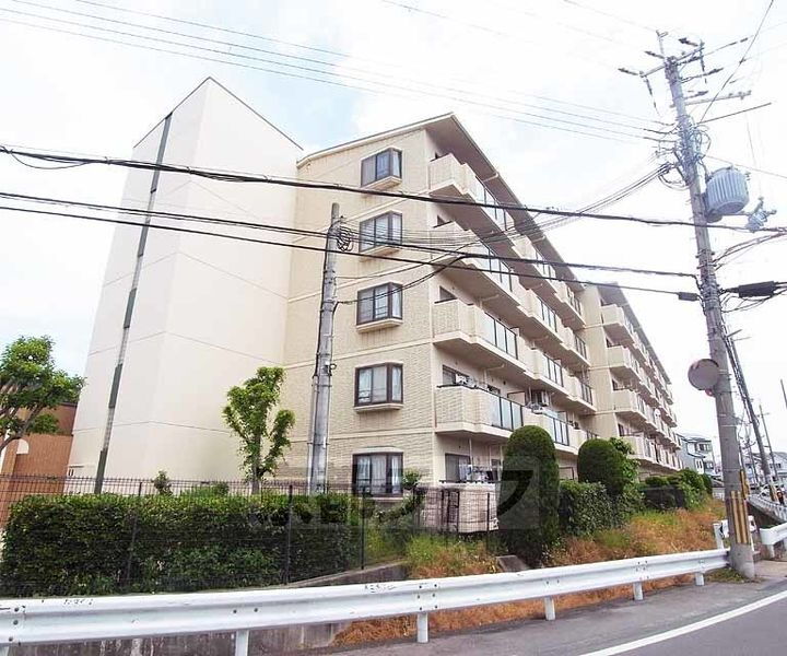 京都府京都市伏見区久我森の宮町 5階建