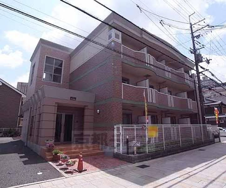 京都府長岡京市神足１丁目 築19年9ヶ月 3階建