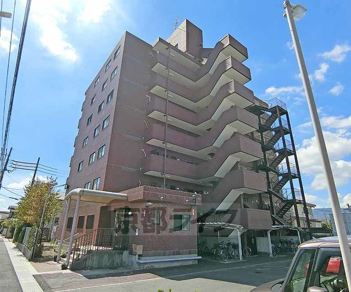 京都府向日市森本町上町田 7階建