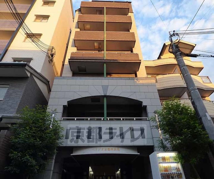 京都府京都市中京区三条通神泉苑西入今新在家西町 8階建