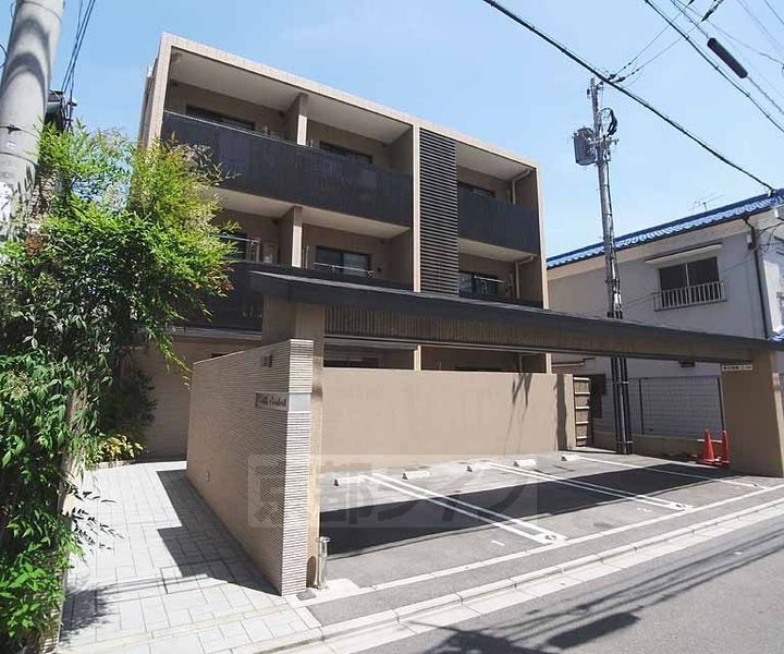 京都府京都市南区東九条室町 3階建