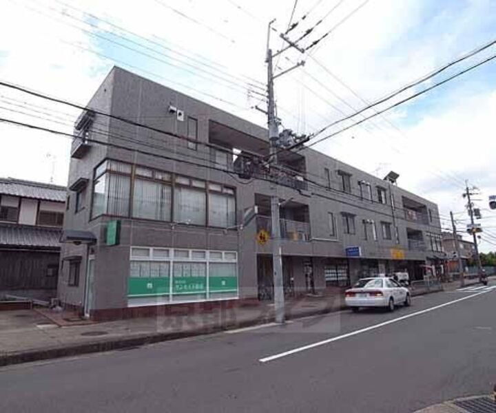 京都府宇治市小倉町山際 3階建