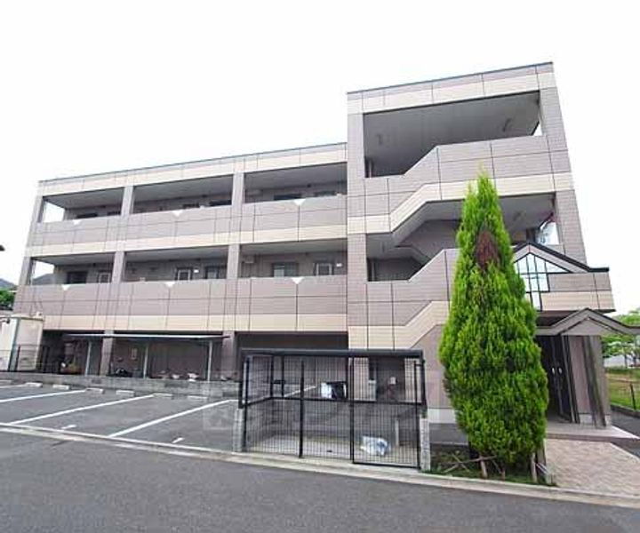 京都府木津川市州見台５丁目 3階建 築24年8ヶ月