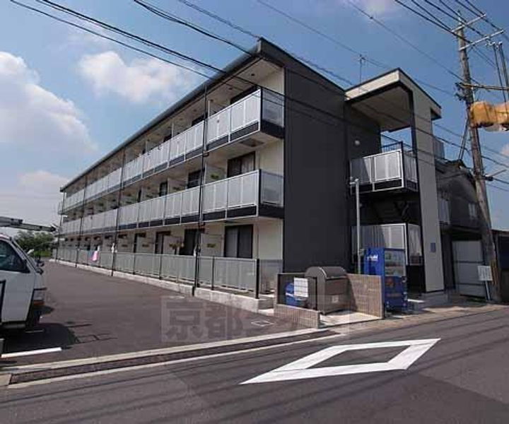 京都府宇治市槇島町大町 3階建