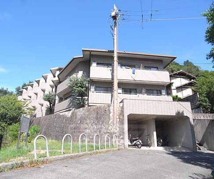 京都府京都市左京区松ケ崎西山 3階建 築38年4ヶ月