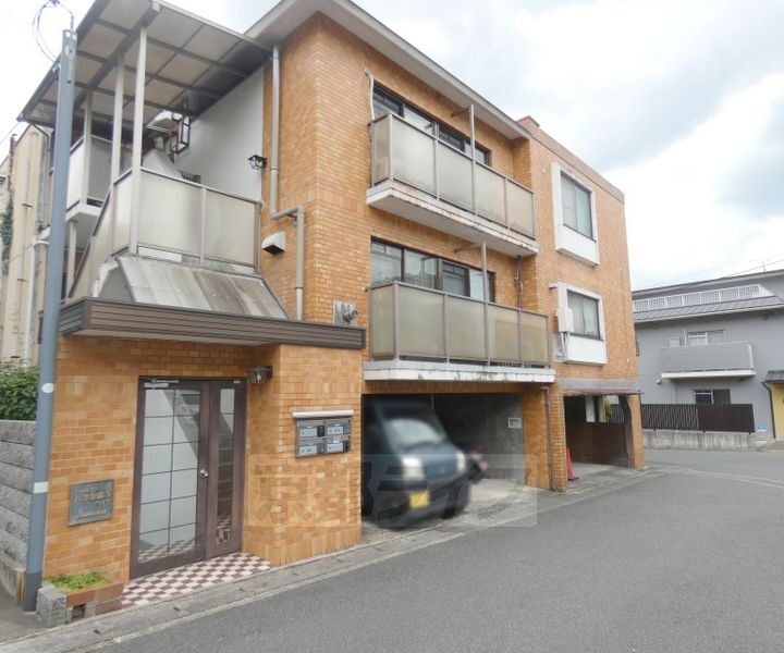 京都府京都市北区衣笠東開キ町 3階建 築42年4ヶ月