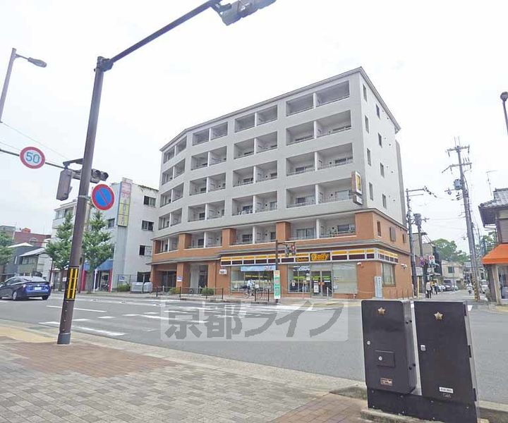 京都府京都市上京区上御霊前通烏丸東入上御霊前町 6階建