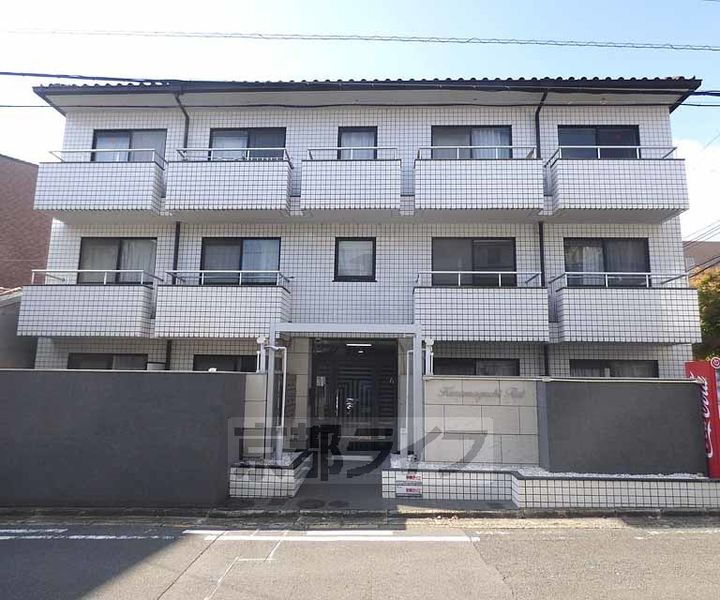京都府京都市北区小山下総町 3階建