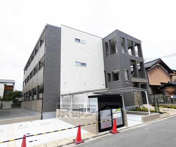 京都府京都市伏見区深草西浦町２丁目 3階建