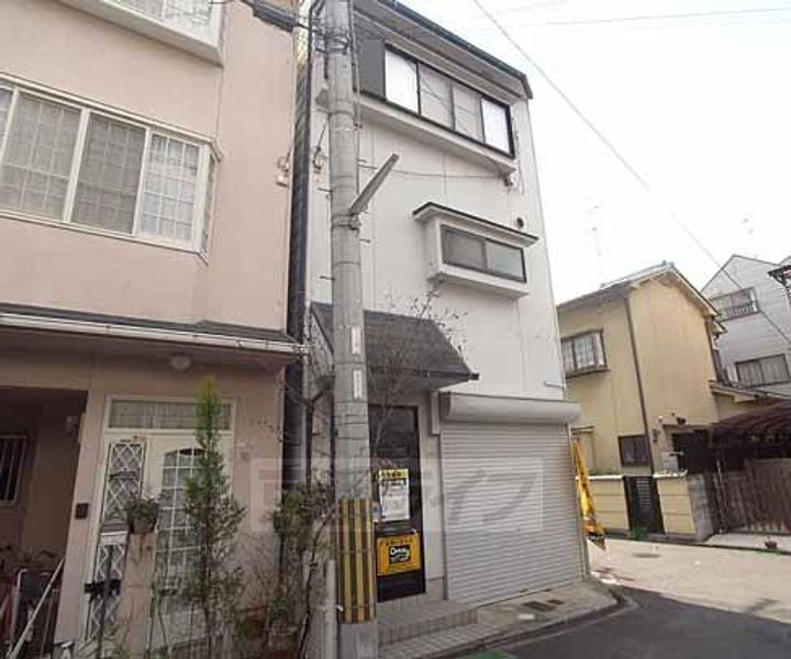 京都府京都市右京区山ノ内北ノ口町 3階建 築31年11ヶ月