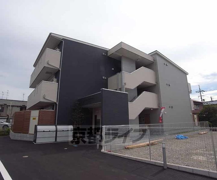 京都府向日市寺戸町岸ノ下 3階建 築6年2ヶ月