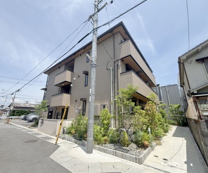 京都府向日市寺戸町二枚田 3階建 築1年9ヶ月
