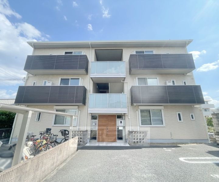 京都府長岡京市井ノ内南内畑 3階建 築13年