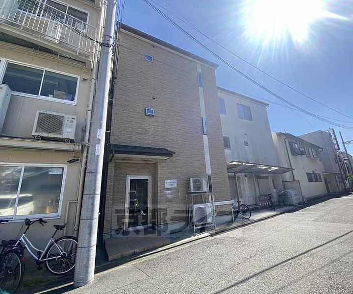 京都府京都市中京区西ノ京伯楽町 3階建 築8年5ヶ月