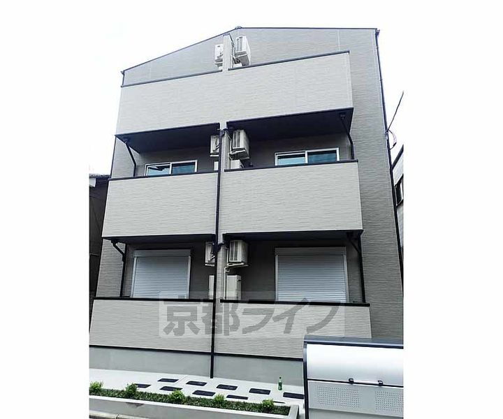 京都府京都市右京区花園伊町 3階建