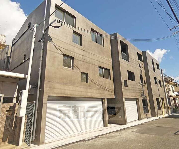 京都府京都市中京区西ノ京南原町 3階建 築3年10ヶ月