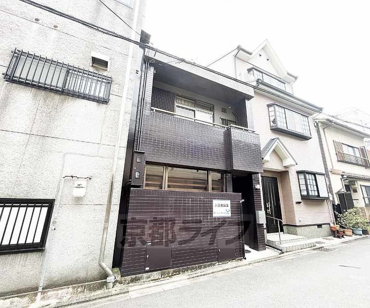 京都府京都市中京区西ノ京南円町 賃貸一戸建て
