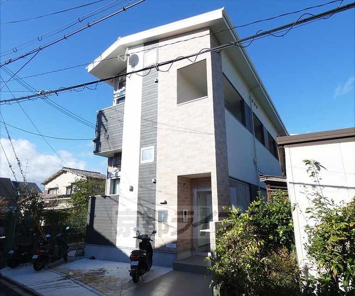 京都府京都市伏見区深草坊町 2階建