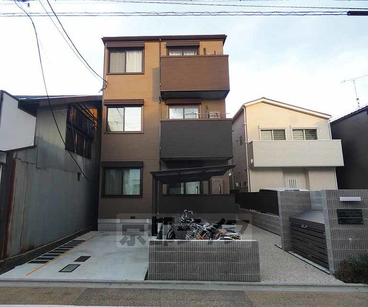 京都府京都市伏見区上神泉苑町 賃貸アパート