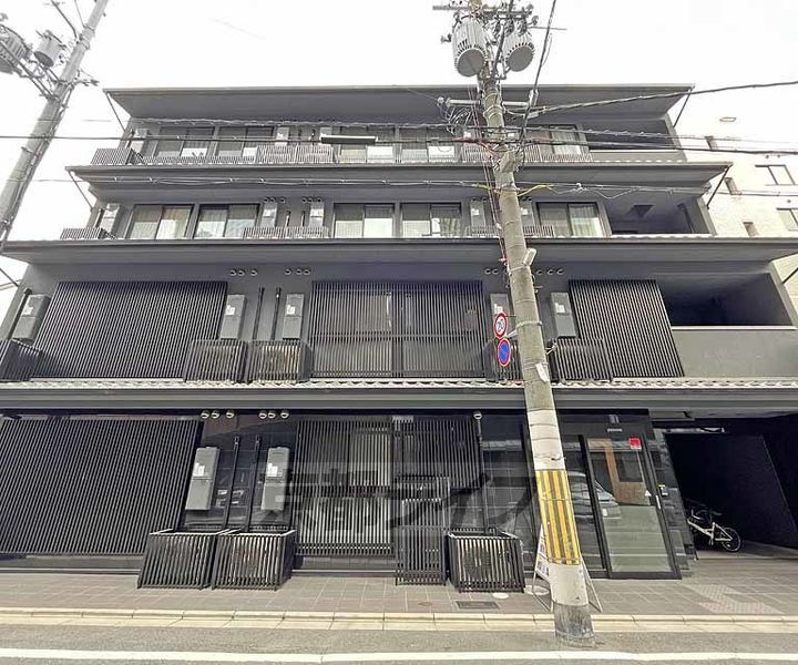 京都府京都市下京区室町通五条上る坂東屋町 4階建 築8年