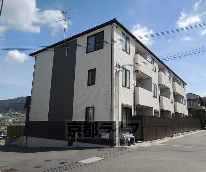 京都府宇治市木幡南山 3階建 築8年6ヶ月
