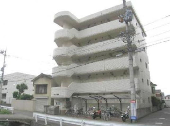 エクレール道後 5階建