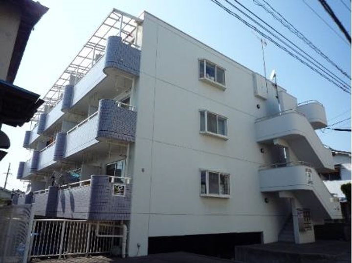 ベルメゾン市坪 3階建
