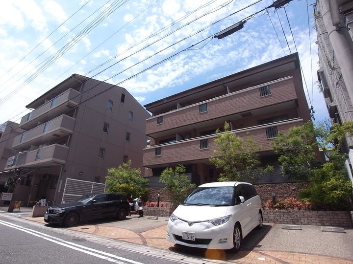 オーベルジュ岡本 3階建