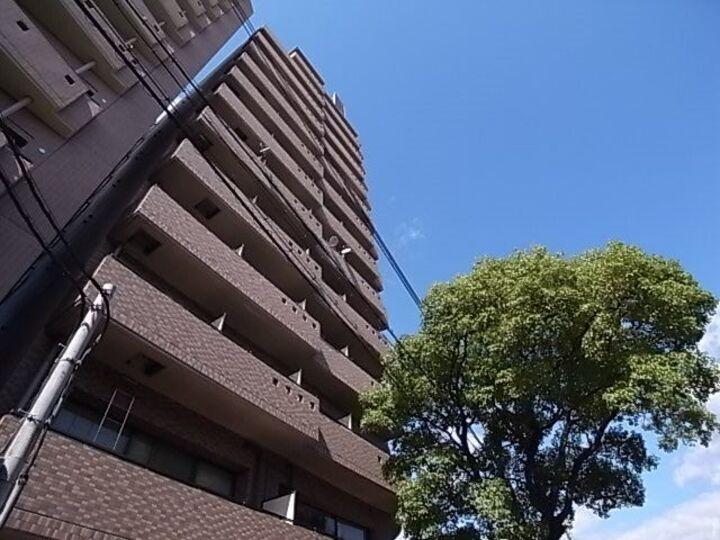 兵庫県神戸市中央区浜辺通３丁目 13階建