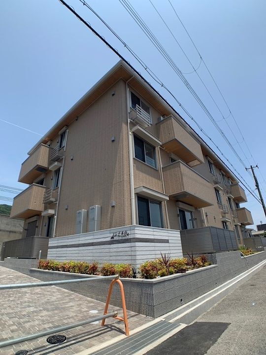 エレナ本山 3階建