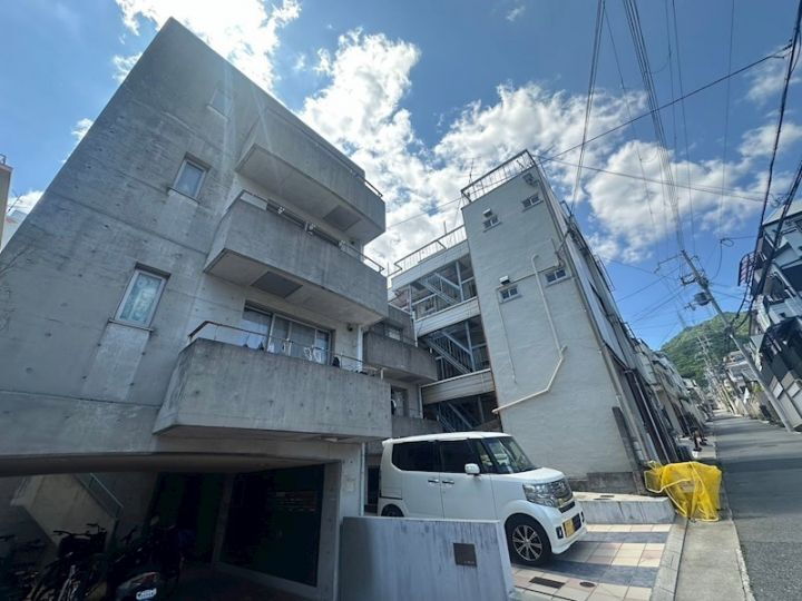 兵庫県神戸市中央区上筒井通７丁目 4階建 築30年4ヶ月