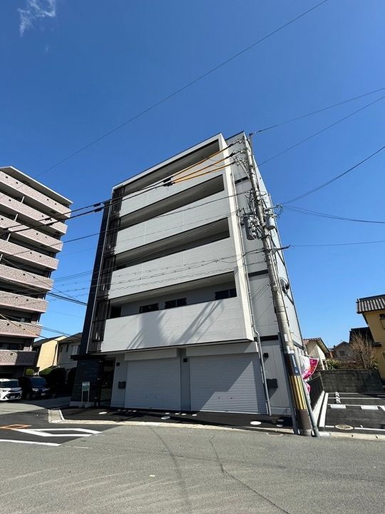 兵庫県姫路市飾磨区英賀保駅前町 5階建