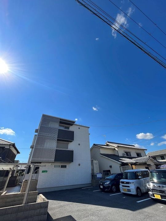 兵庫県姫路市南条 3階建 築8年6ヶ月