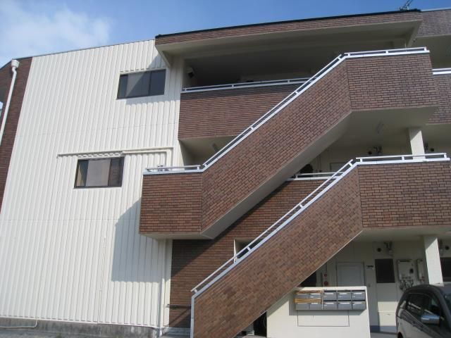 兵庫県加古川市米田町平津 3階建 築36年1ヶ月