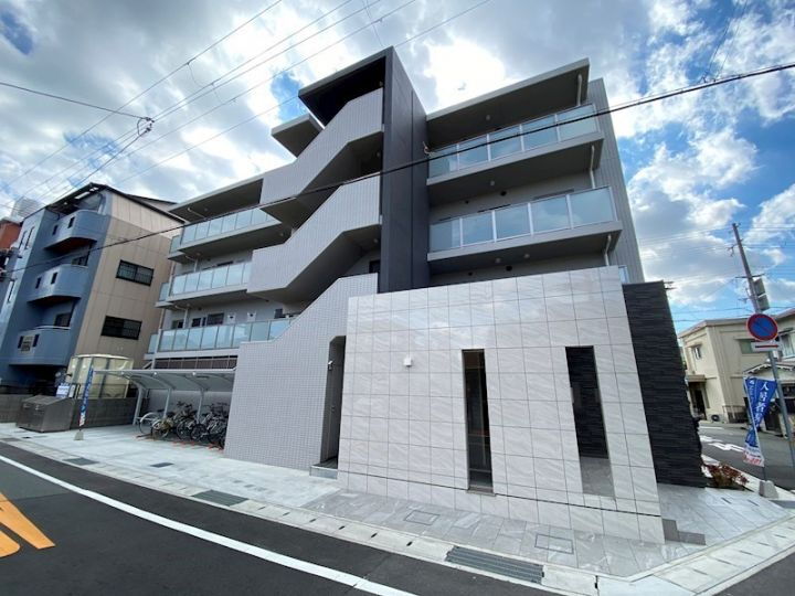 兵庫県姫路市五軒邸４丁目 4階建 築3年8ヶ月
