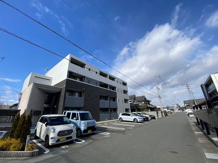 兵庫県姫路市阿保 4階建 築6年1ヶ月