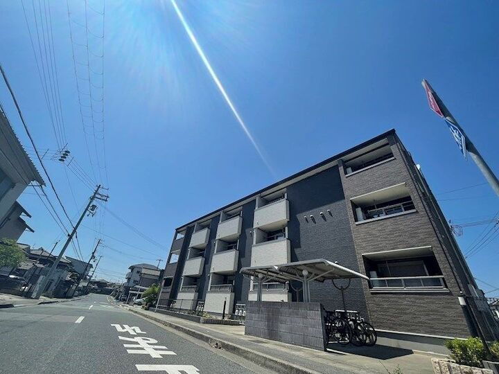 兵庫県姫路市飾磨区英賀宮町２丁目 3階建