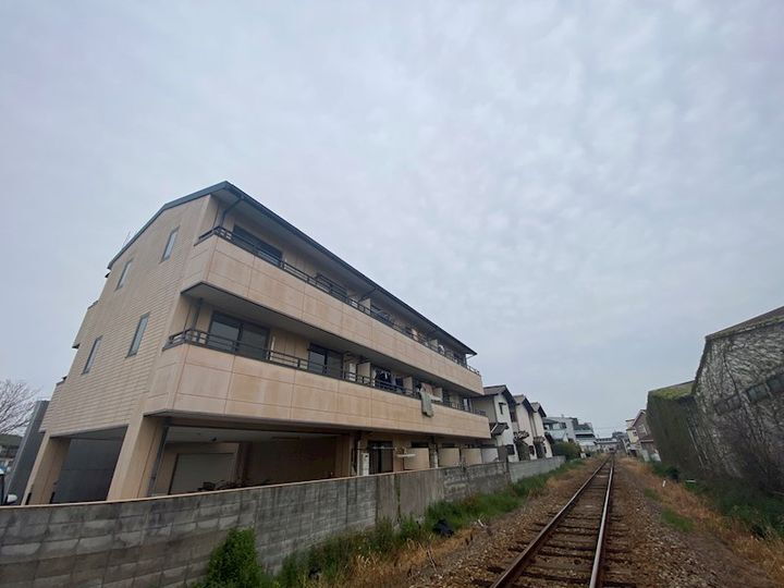 兵庫県姫路市土山４丁目 3階建