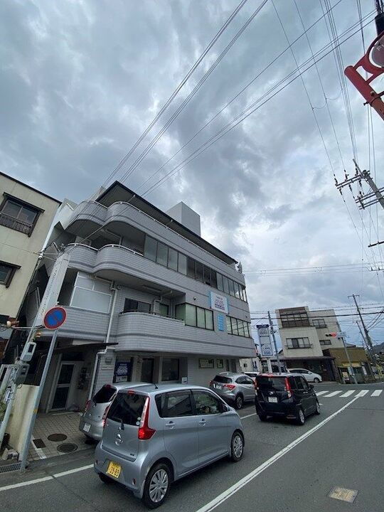 兵庫県姫路市辻井６丁目 4階建