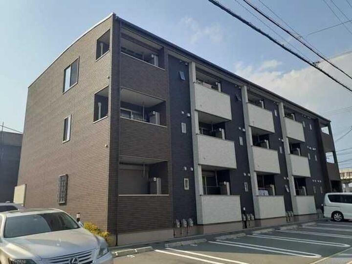 兵庫県加古川市別府町新野辺北町１丁目 3階建