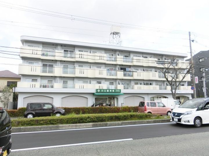 兵庫県尼崎市栗山町１丁目 4階建