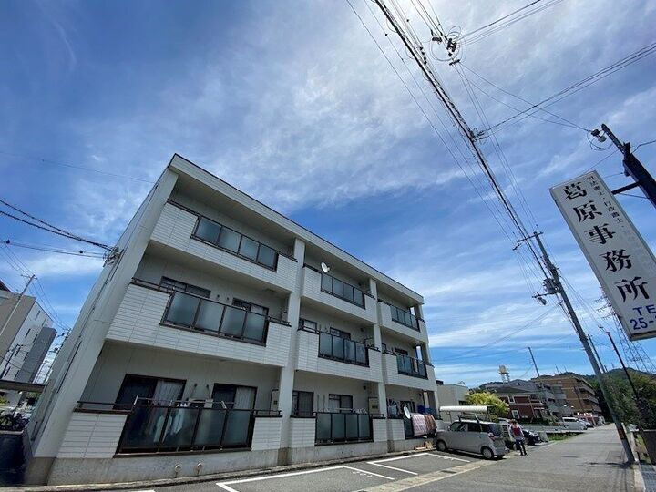 兵庫県姫路市北条梅原町 3階建