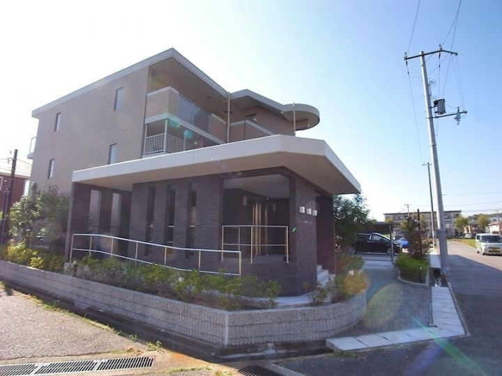 兵庫県神戸市西区北別府１丁目 3階建 築10年6ヶ月
