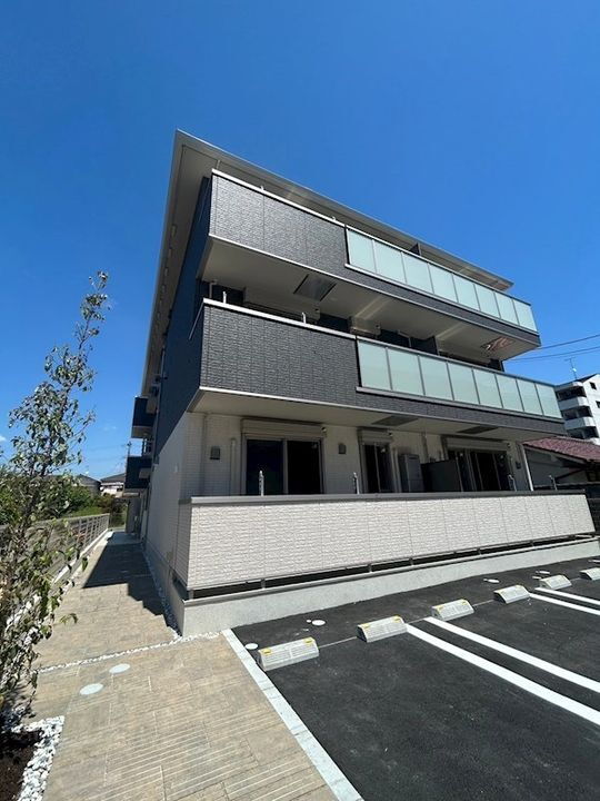 兵庫県神戸市西区北別府４丁目 3階建 